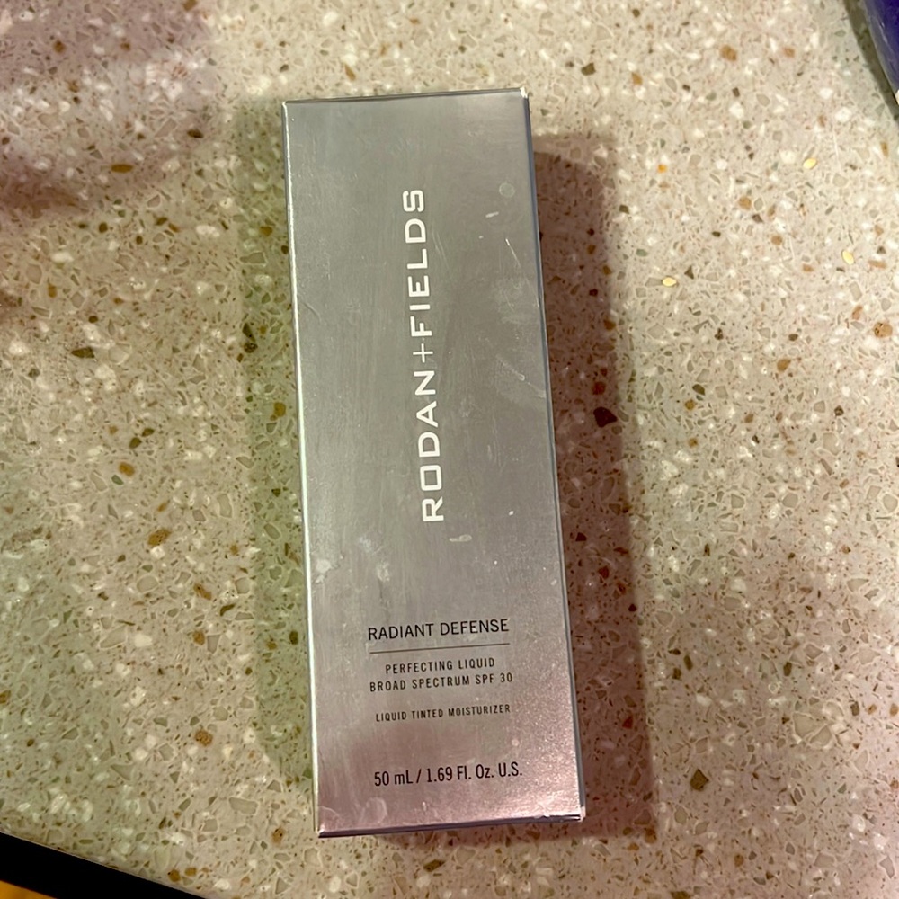 NIB RADIANT DEFENSE CREAM